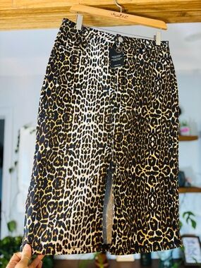 🔥 NWT-Suko Jeans Leopard Print Stretch Skirt– Bold Statement Piece 🔥